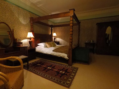 Four Poster Bed in William Morris Style